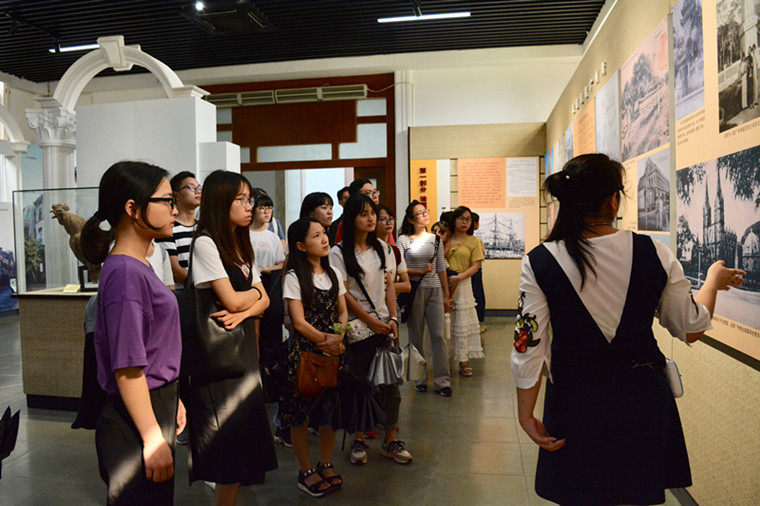 学员参观_副本.jpg 学员参观_副本.jpg